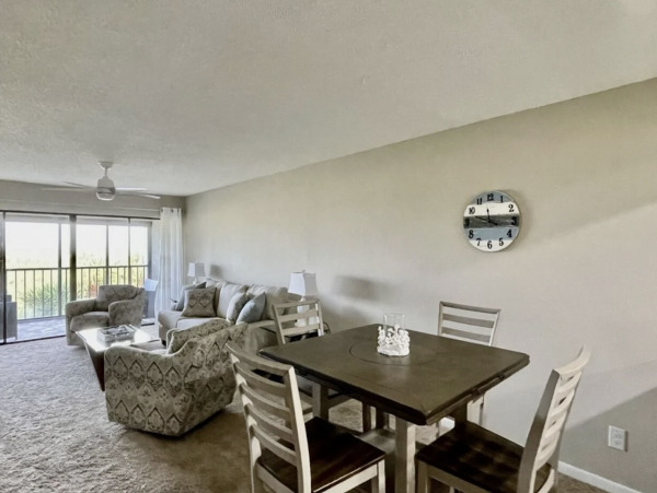 Charming 2 Bedroom Vacation Condo in Englewood Close to Beach